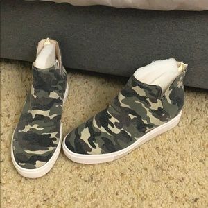 Steve Madden Camo Sneakers (NEW)